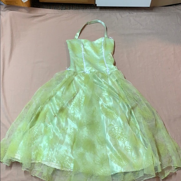 Gorgeous green dress wear or repurpose - Picture 13 of 16